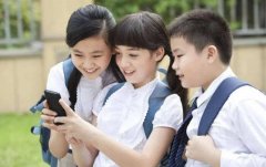 市井烟火中守护人间底色——京味话剧《银锭桥》香港上演